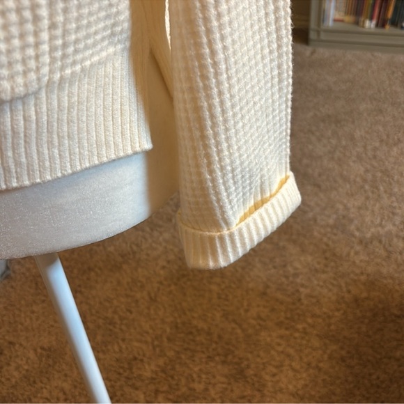 Abercrombie Cream Waffle Button Cardigan - Picture 4 of 9